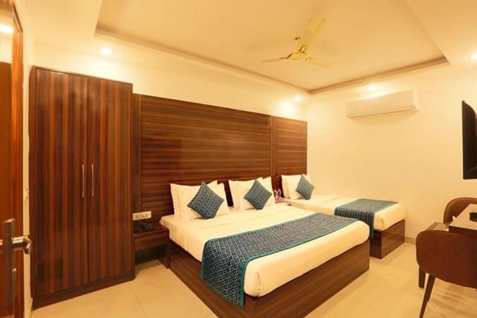 Airport Hotel Chanakya Delhi New Delhi Exterior photo