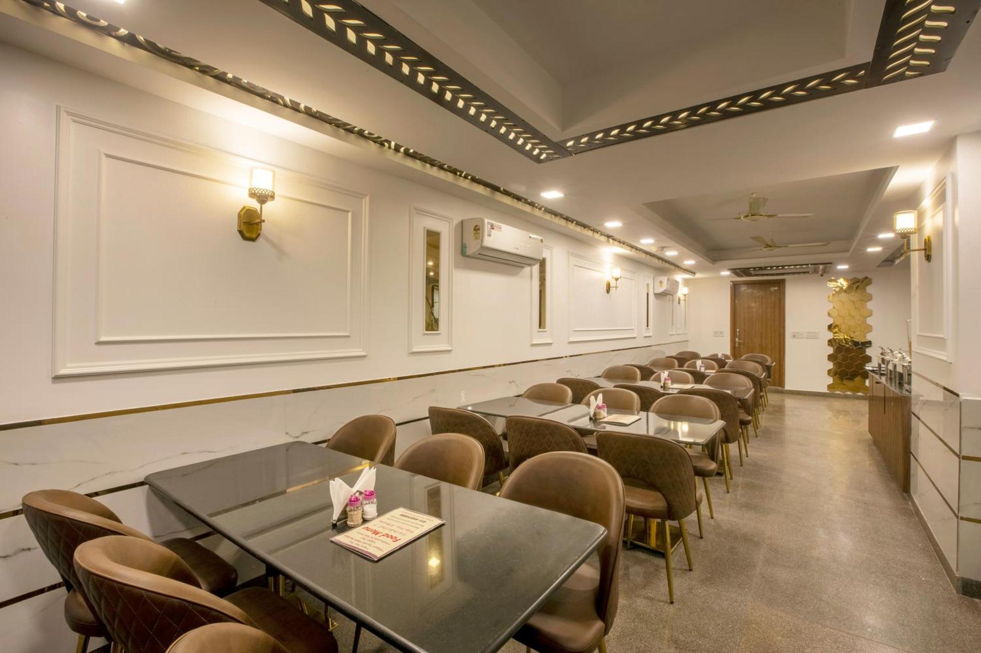 Airport Hotel Chanakya Delhi New Delhi Exterior photo