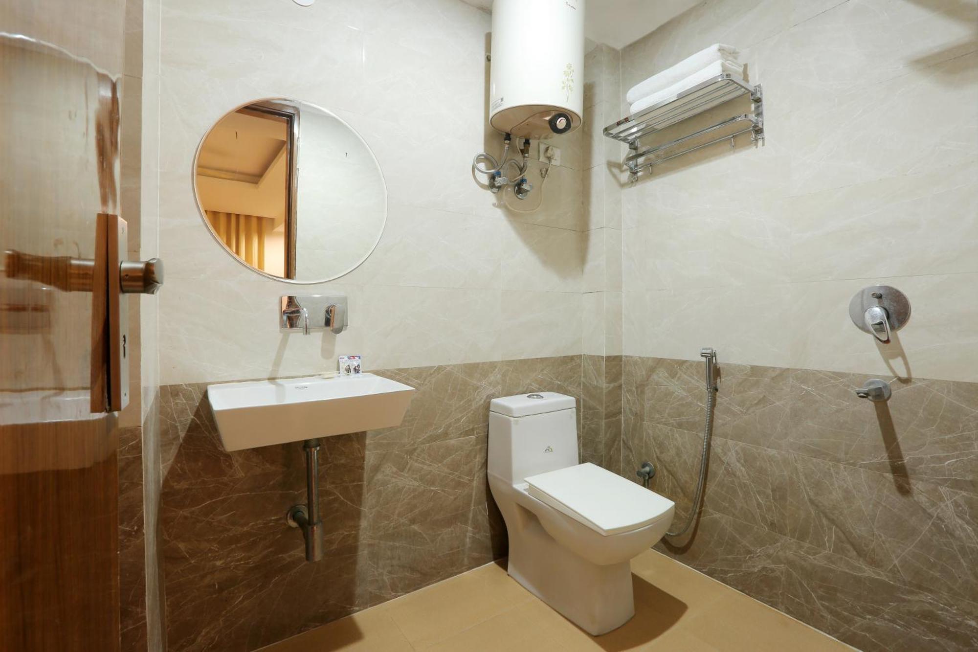 Airport Hotel Chanakya Delhi New Delhi Exterior photo