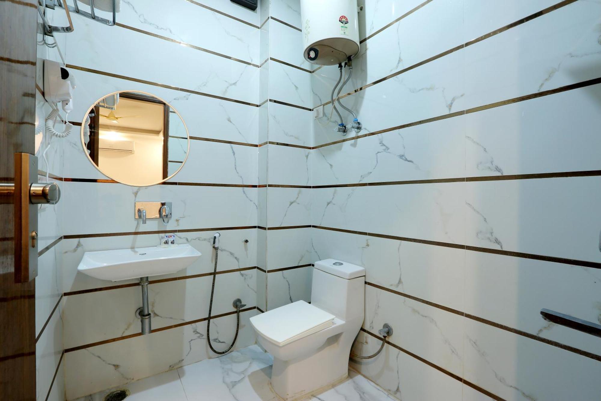 Airport Hotel Chanakya Delhi New Delhi Exterior photo